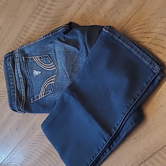 Ladies size 3L Hollister jeans - Picture 3 of 3